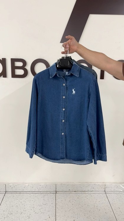 образы с джинсовой рубашкой 2025,образ с джинсовой рубашкой,джинсовая куртка оверсайз женская 2026,джинсовая куртка sela oversize,образ с джинсовой курткой