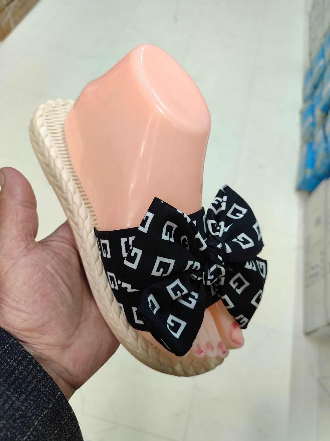 ,шлепанцы женские,шлепанцы женские летние,летние тапочки,модные тапочки