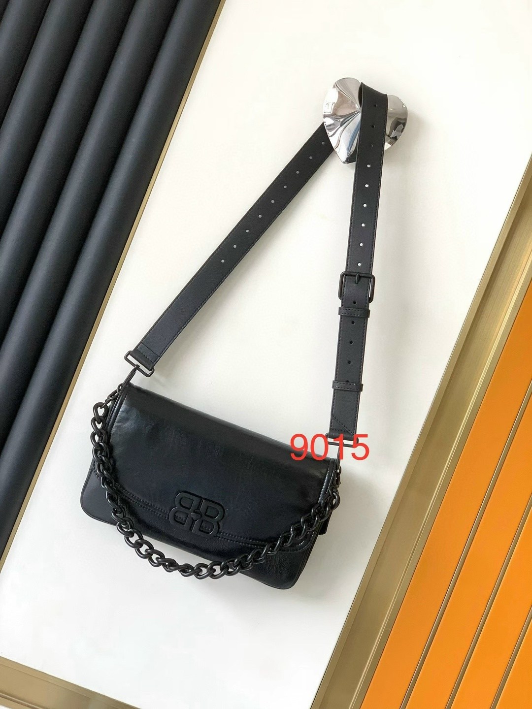 balenciaga сумка на плечо,женская сумка balenciaga,сумка balenciaga,сумки баленсиага женские через плечо,сумка женская balenciaga натуральная кожа