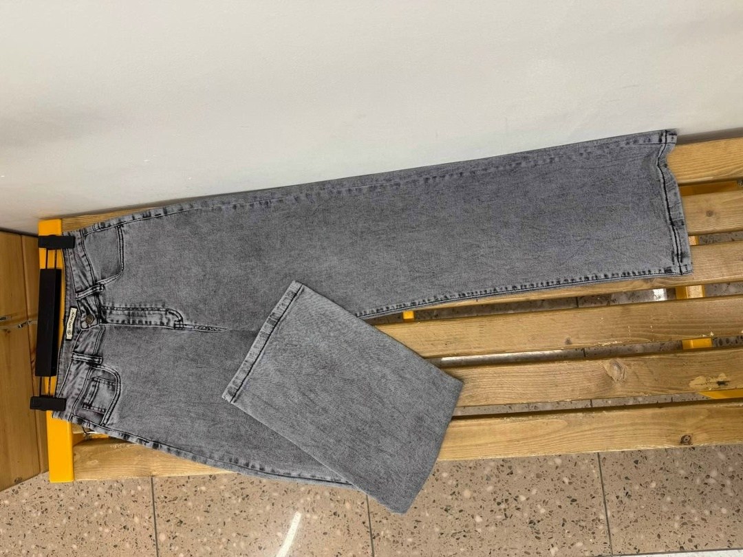 серые широкие джинсы,женские джинсы,джинсы широкие,джинсы,серые джинсы бананы