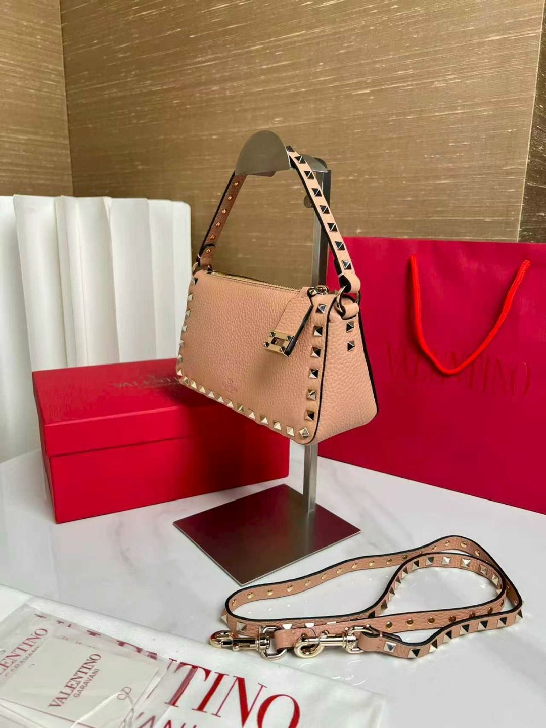 valentino сумка на плечо,valentino сумка,сумка valentino rockstud,сумки на плечо кросс боди,сумки модные