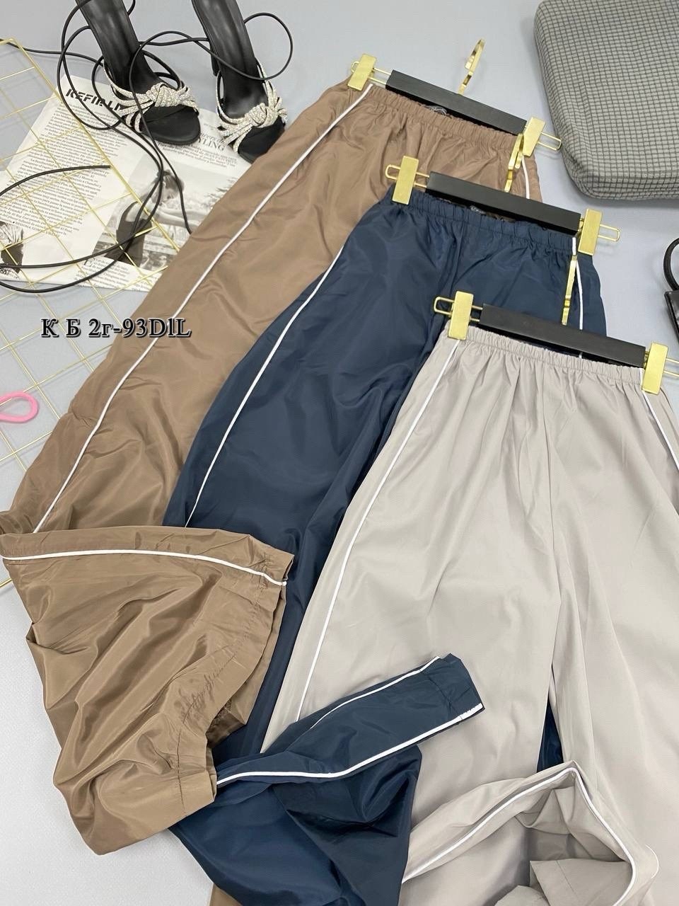 штаны широкие серые карго оверсайз y2k с полосками по бокам,штаны широкие серые карго оверсайз у2 с полосками по бокам,брюки карго с лампасами широкие y2k styfash,брюки штаны,штаны широкие