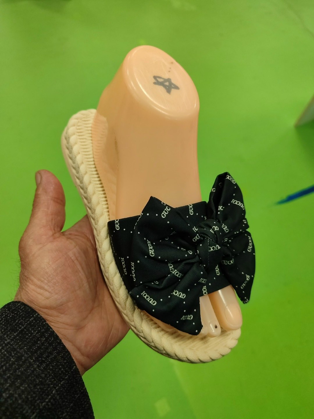 шлепанцы женские,летние тапочки,женские домашние шлепанцы,женские тапки,модные тапочки