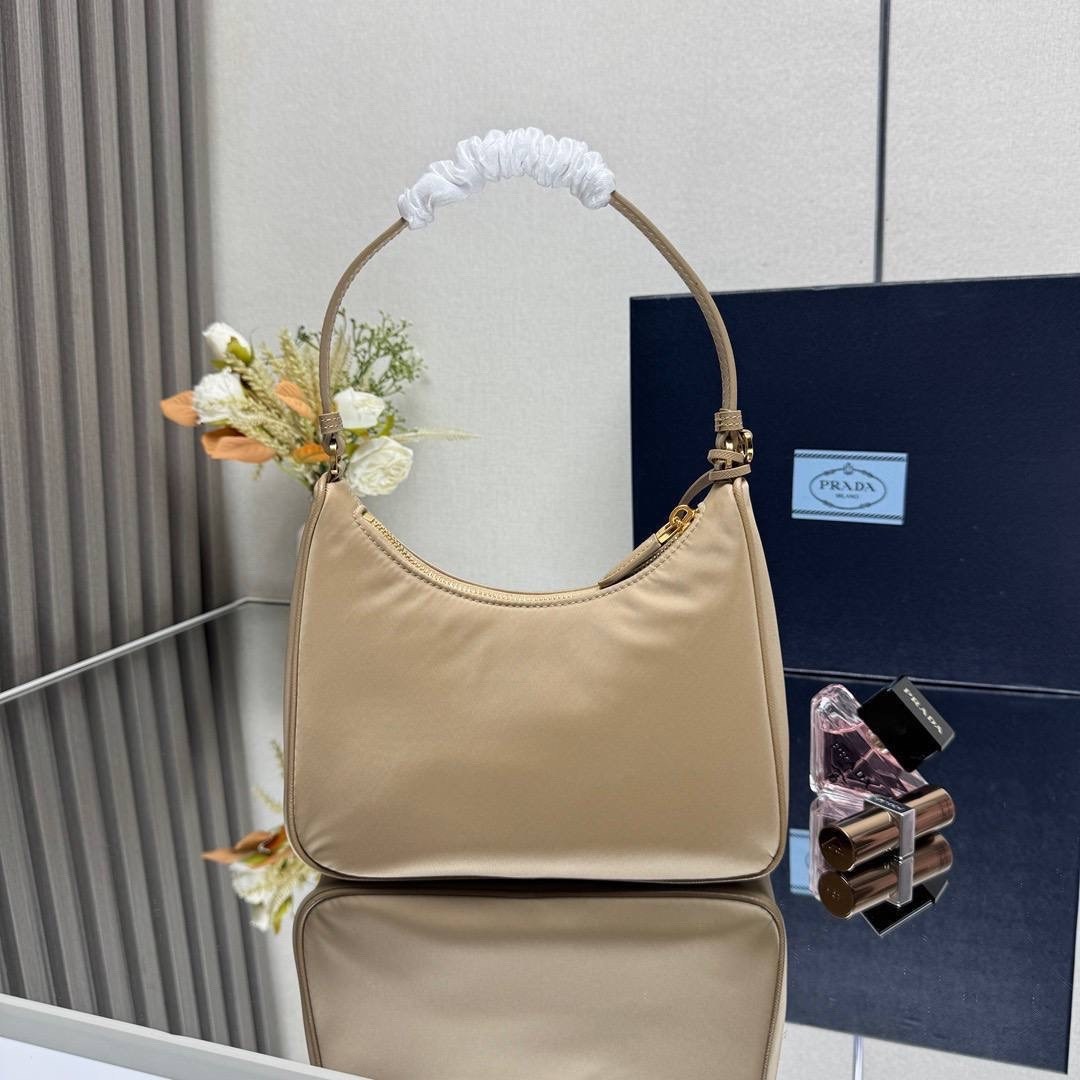 женская сумка prada,сумка на плечо prada prada,prada сумка на плечо,prada сумка,prada сумка багет