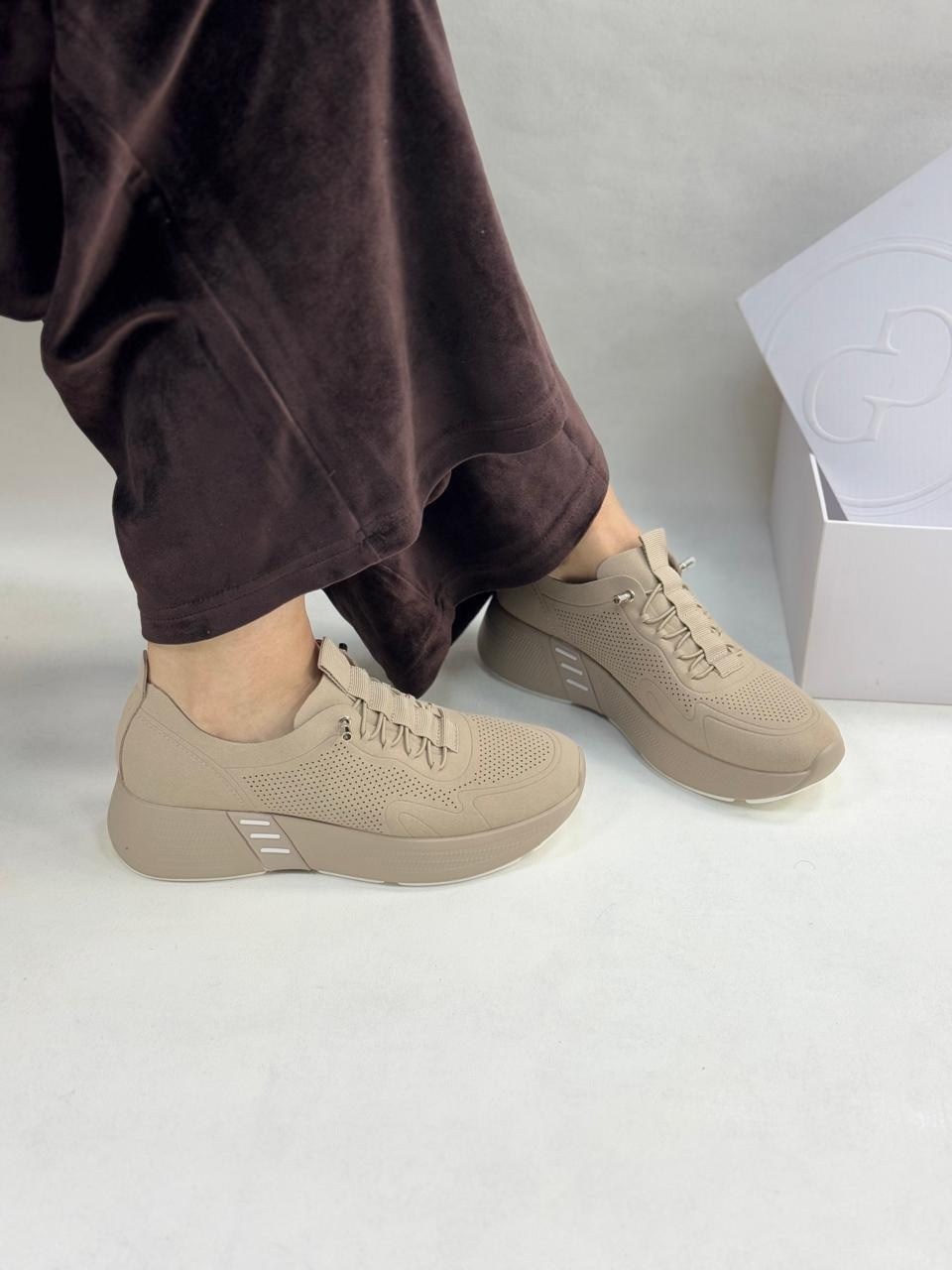 ,кроссовки женскиe,белые женские кроссовки,кроссовки массивные,женские