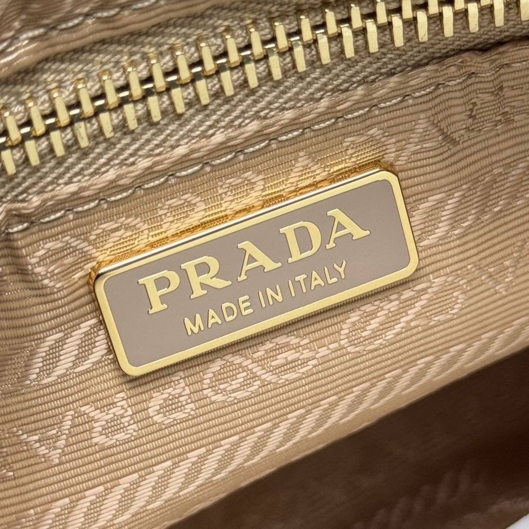 женская сумка prada,сумка на плечо prada prada,prada сумка на плечо,prada сумка,prada сумка багет