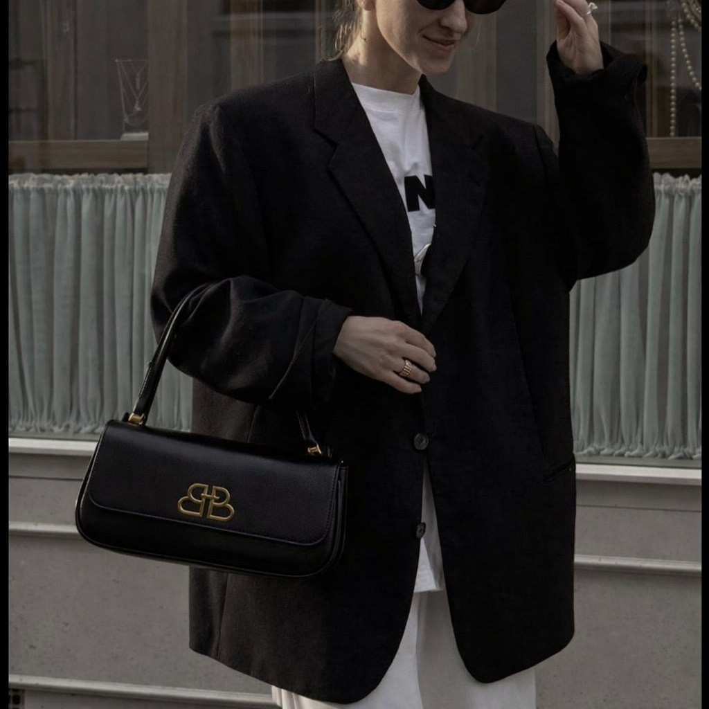 сумка женская balenciaga,сумка balenciaga,сумка,balenciaga сумка на плечо,кожаная сумка balenciaga bb soft flap 23x12 см black / gold