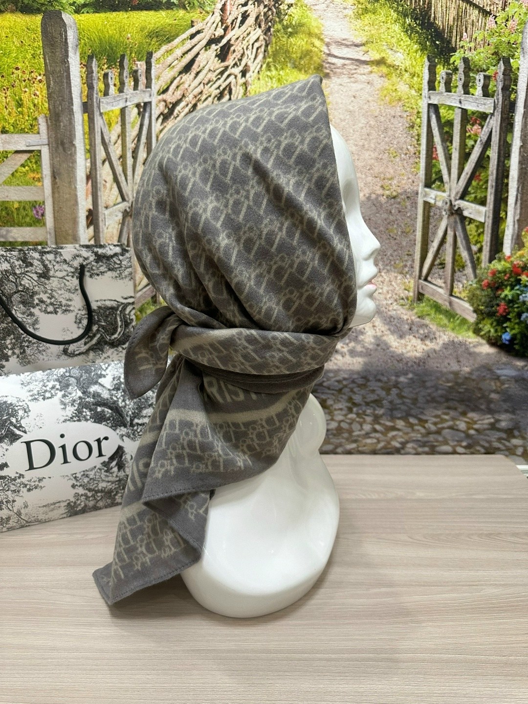 платок dior,платки диор,платок кристиан диор шелковый,платок dior из шелка,женские платки