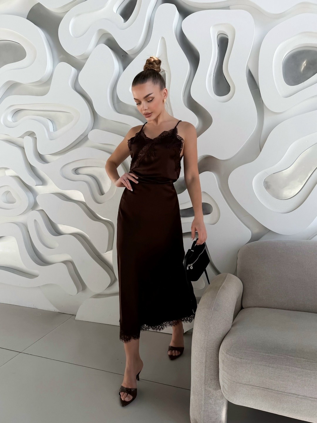 шоколадное платье комбинация,платье комбинация,шелковое платье комбинация миди шоколадного цвета коричневое,шелковое платье,атласное платье