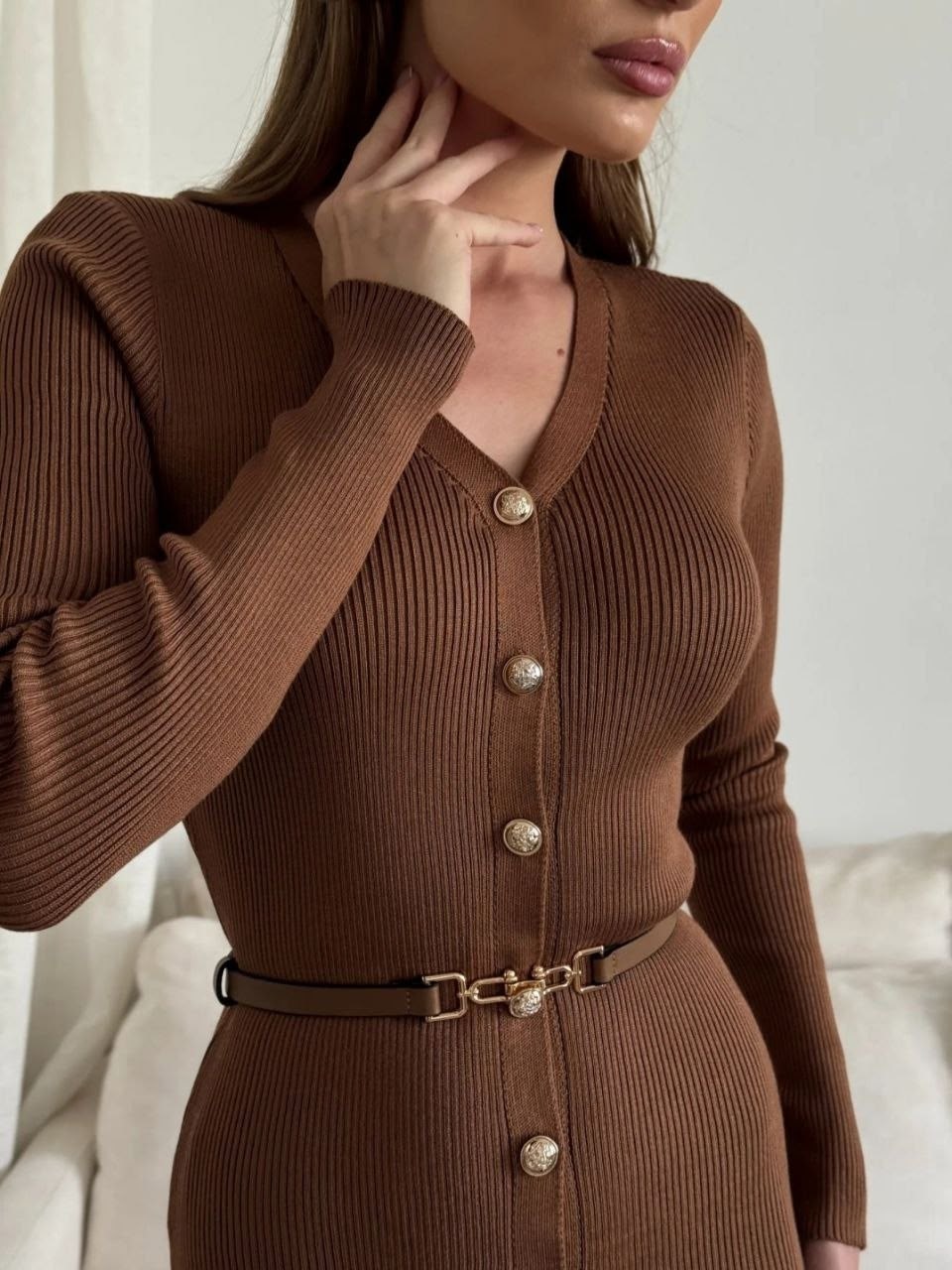 элегантное трикотажное платье миди с ремнем,платье трикотажное с ремешком emberens,платье трикотажное,платье миди трикотажное,платье женское