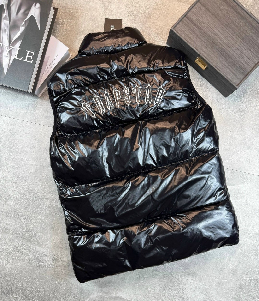 жилетка moncler,жилетка монклер мужская,жилет монклер мужской,жилетка монклер,жилетка монклер глянцевая