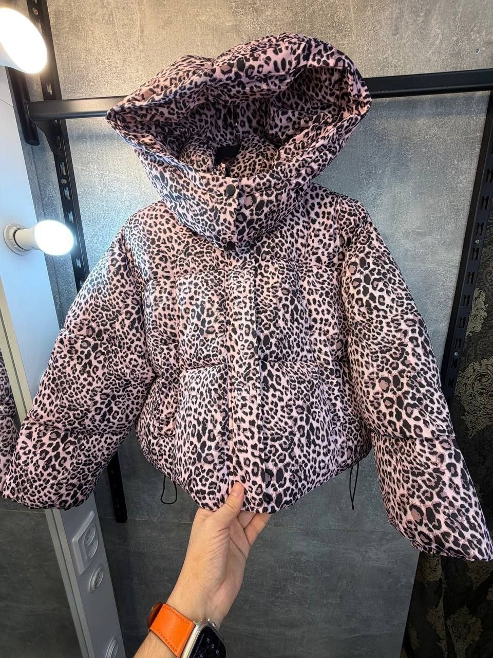 куртка леопардовая,куртка с леопардовым принтом,леопардовая женская куртка,монклер леопардовый пуховик,женская зимняя куртка леопардовая