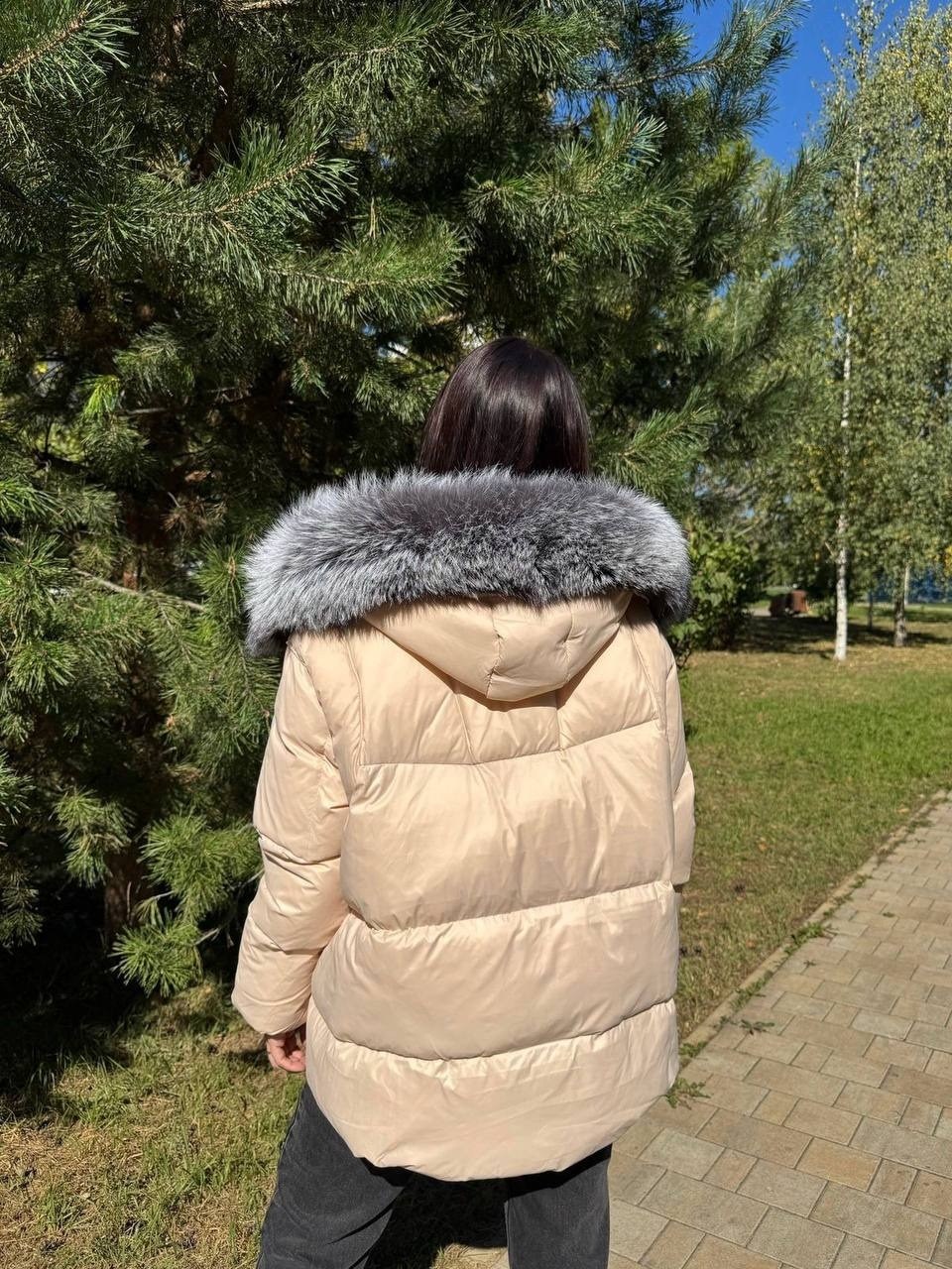 пуховик с мехом,пуховик женский с натуральным мехом,пуховик с натуральным мехом,белый пуховик с мехом,короткий пуховик с натуральным мехом лисы и капюшоном bomfurs