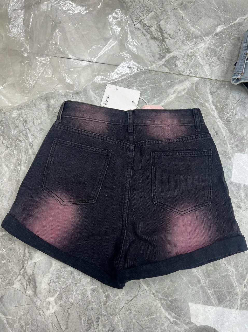 девушка,красивая женщина блондинка,короткие штанишки на бенче у блондинки пышногрудой,блондинка phoebe с большими сиськами,селфи красивой блондинки в купальнике