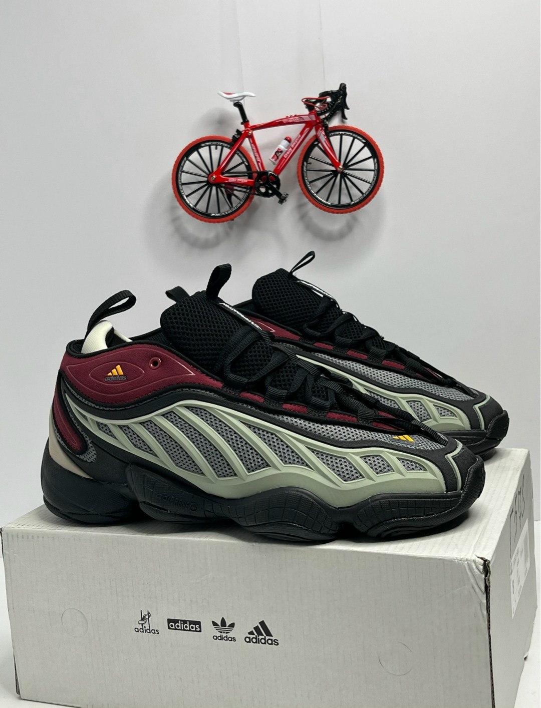 кроссовки adidas yeezy 500,кроссовки adidas,кроссовки adidas intimidation pacer,кроссовки мужские adidas,кроссовки adidas yeezy