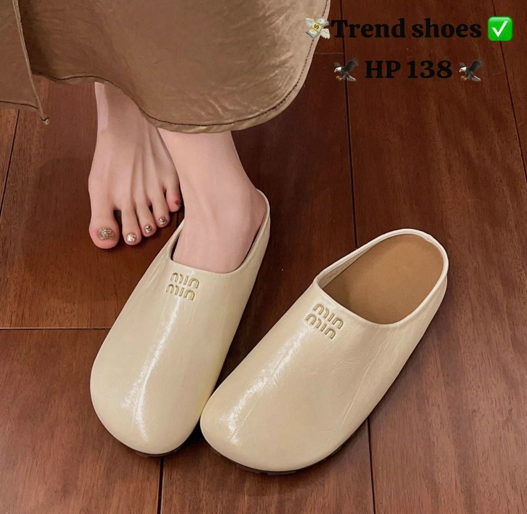 ,женские шлепанцы,тапочки модные, на плоской подошве,шлепанцы на плоской подошве