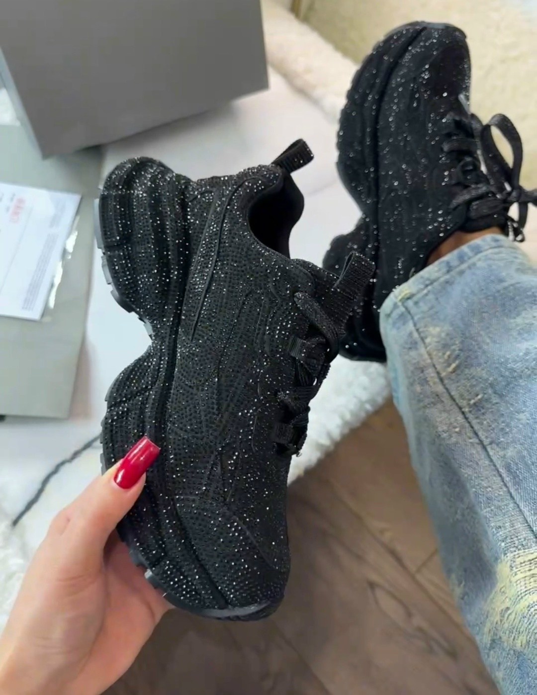 кроссовки balenciaga со стразами elkami цвет черный,кроссовки balenciaga со стразами,кроссовки balenciaga женские,кроссовки замш,кроссовки баленсиага