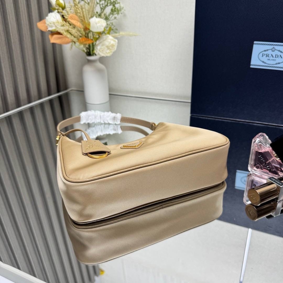 женская сумка prada,сумка на плечо prada prada,prada сумка на плечо,prada сумка,prada сумка багет