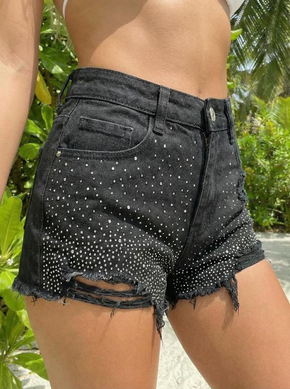 девушка,прекрасная девушка,девушка в белой маечке,красавиц,девушка в топе и шортах