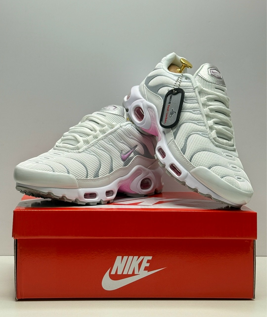 кроссовки nike air max tn plus,кроссовки женские nike air max tn plus,nike air max tn plus,женские кроссовки,кроссовки nike air max plus