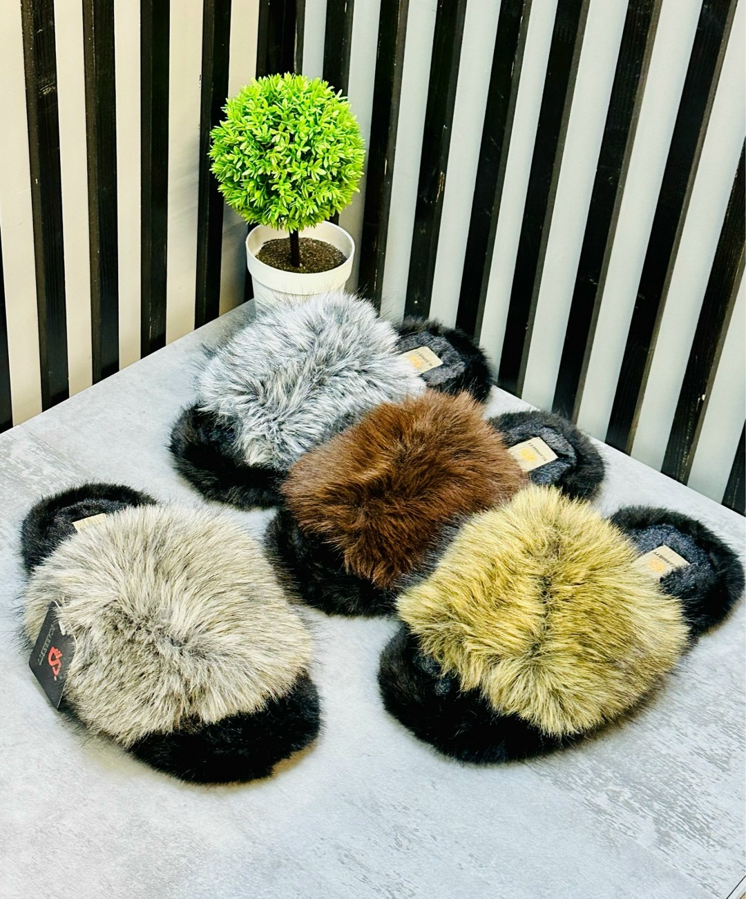 женские тапки,тапочки меховые,,тапочки модные,тапочки женские