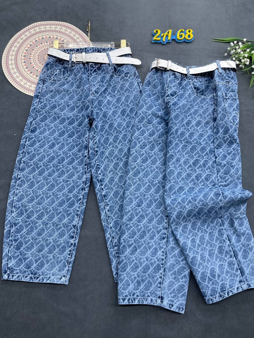 джинсы женские,брюки джинс,голубые широкие джинсы с логотипами louis vuitton,джинсы chanel,джинсы шанель