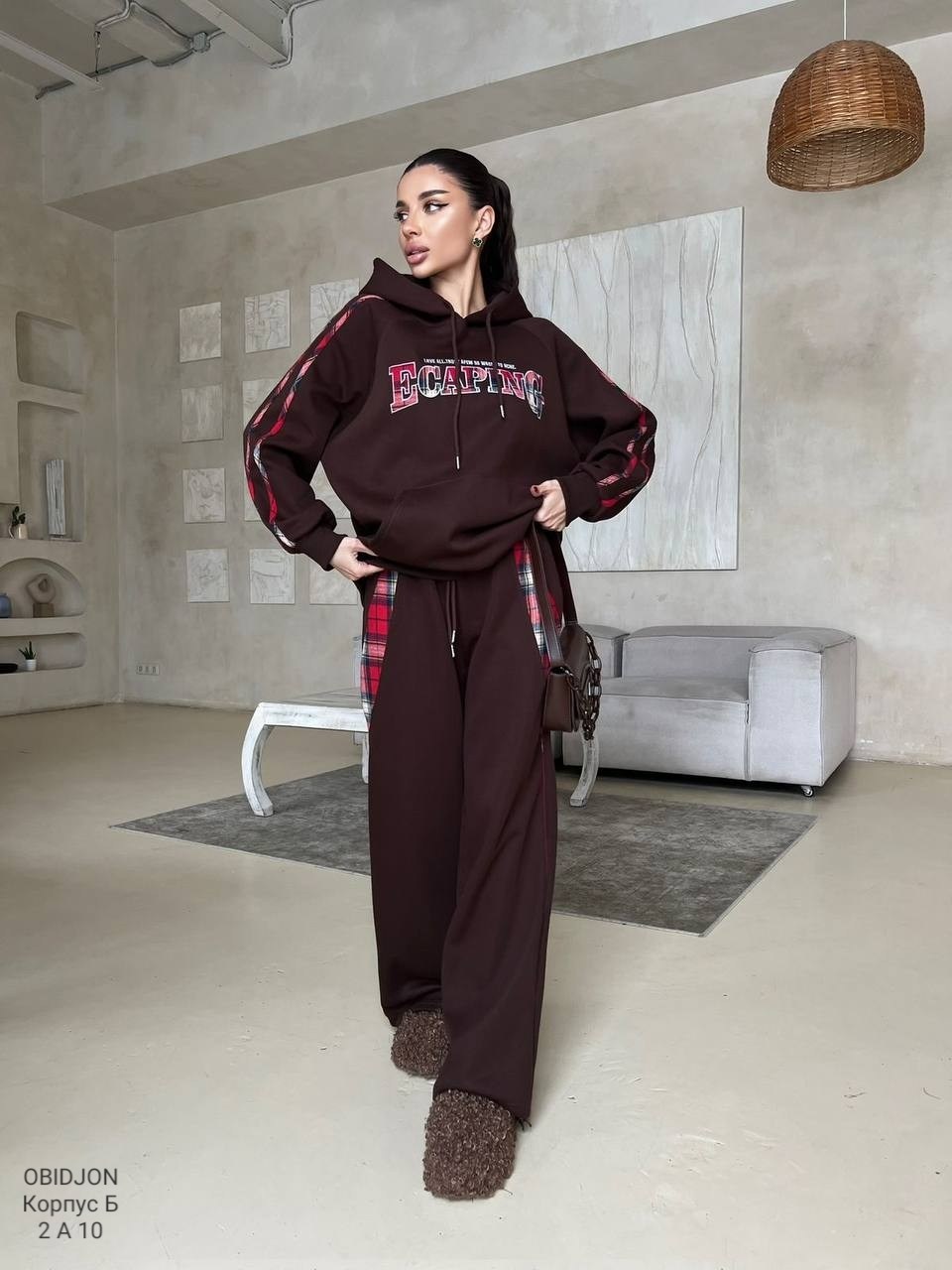 женский красный костюм miu miu,костюм спортивный,костюм спортивный женский,красный женский костюм,женские костюмы