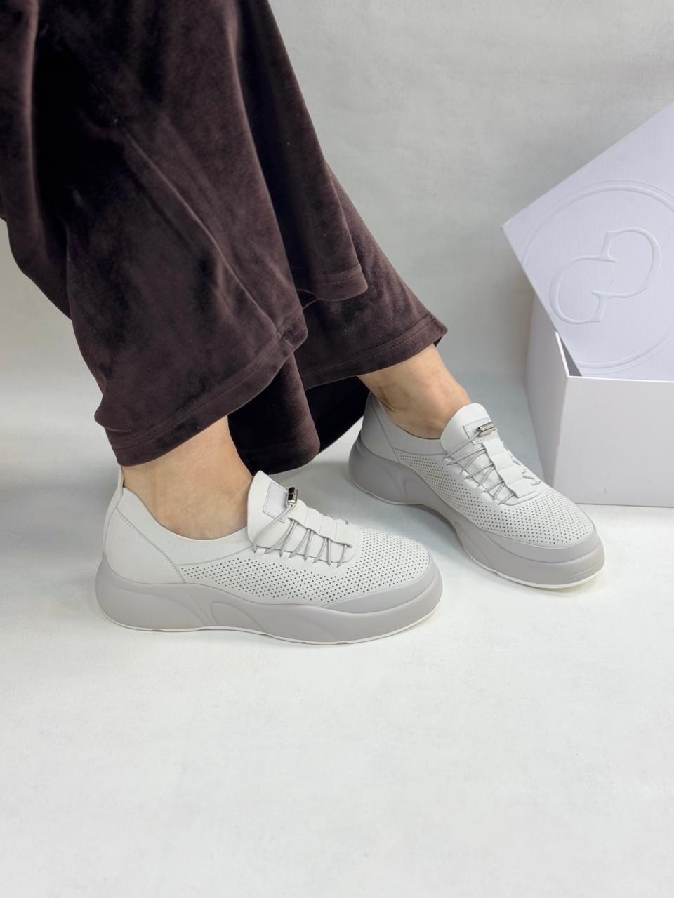 ,кроссовки женскиe,белые женские кроссовки,кроссовки массивные,женские