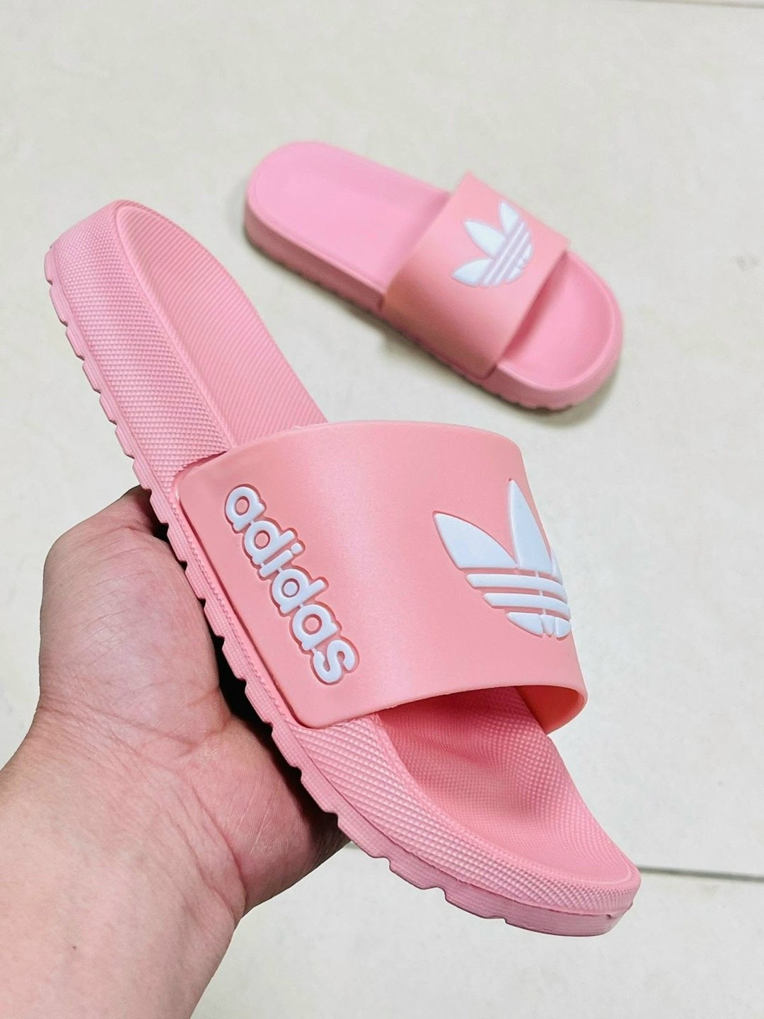 шлепанцы модные,летние шлепанцы,,женские шлепки,шлепанцы adidas