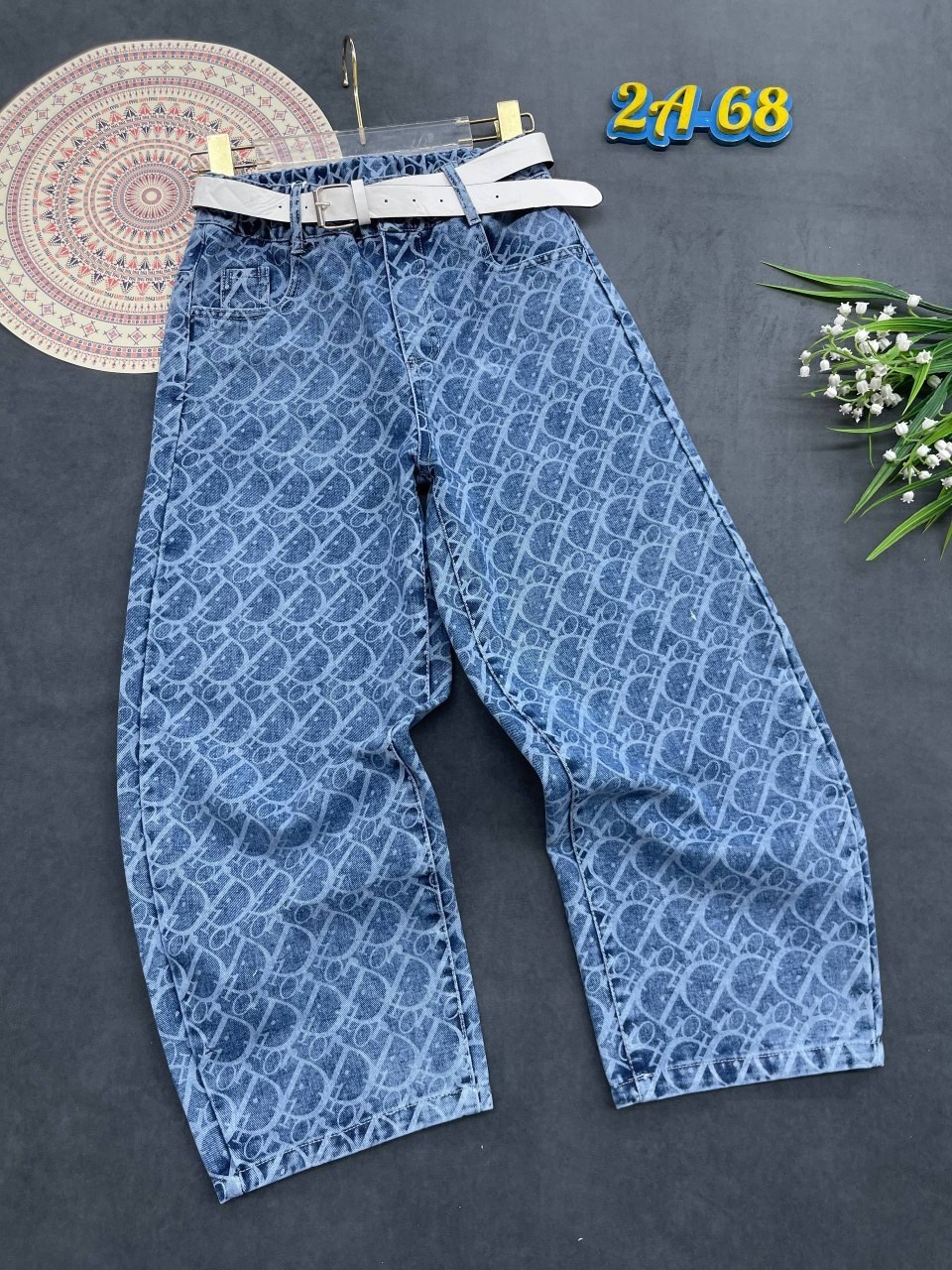 джинсы женские,брюки джинс,голубые широкие джинсы с логотипами louis vuitton,джинсы chanel,джинсы шанель