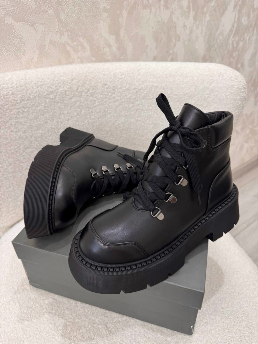 ,ботинки женские,ботинки,ботинки модные,зимние ботинки фенди