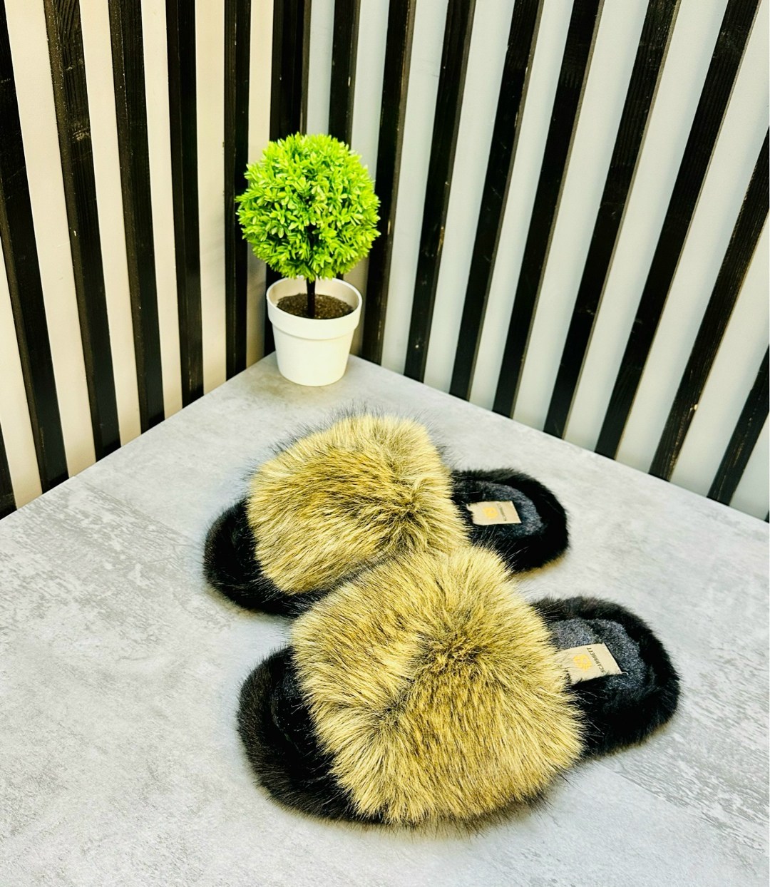 женские тапки,тапочки меховые,,тапочки модные,тапочки женские