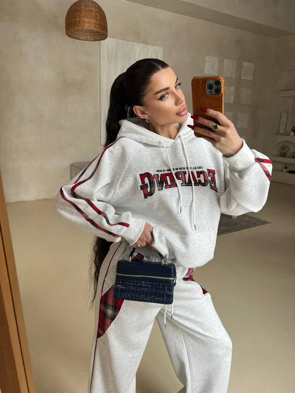 женский красный костюм miu miu,костюм спортивный,костюм спортивный женский,красный женский костюм,женские костюмы