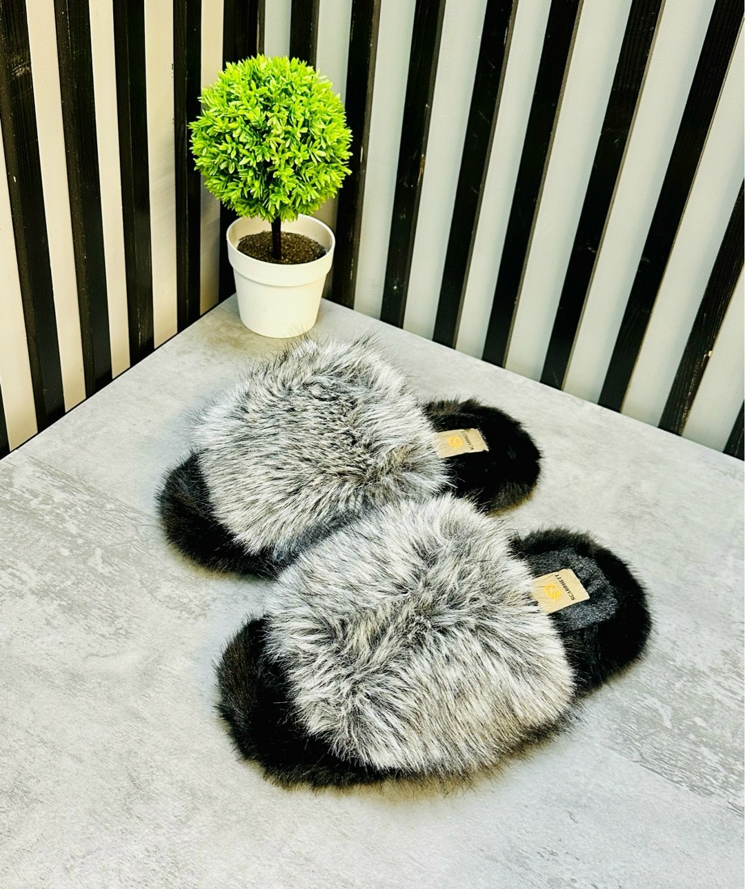 женские тапки,тапочки меховые,,тапочки модные,тапочки женские