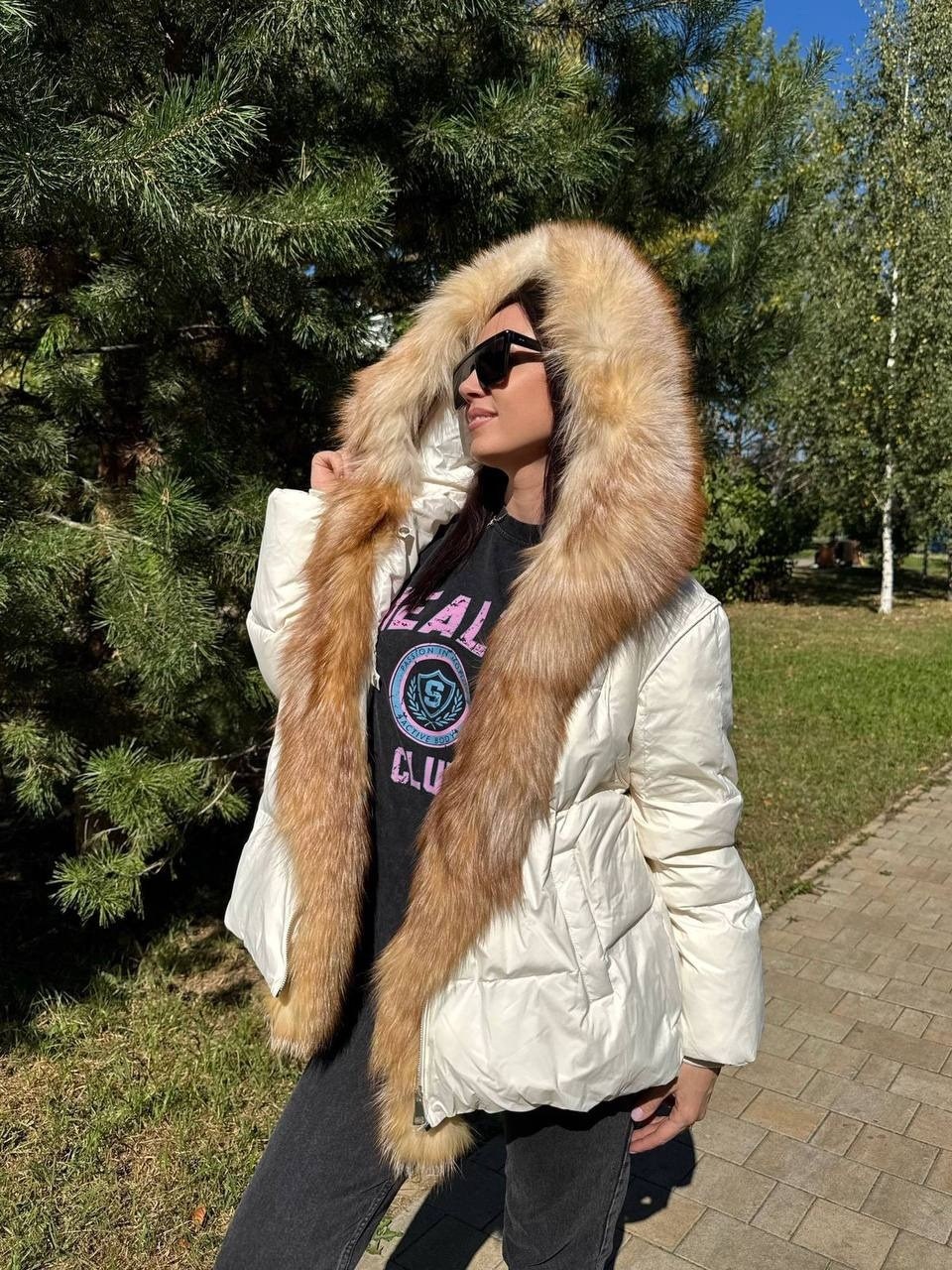 пуховик с мехом,пуховик женский с натуральным мехом,пуховик с натуральным мехом,белый пуховик с мехом,короткий пуховик с натуральным мехом лисы и капюшоном bomfurs
