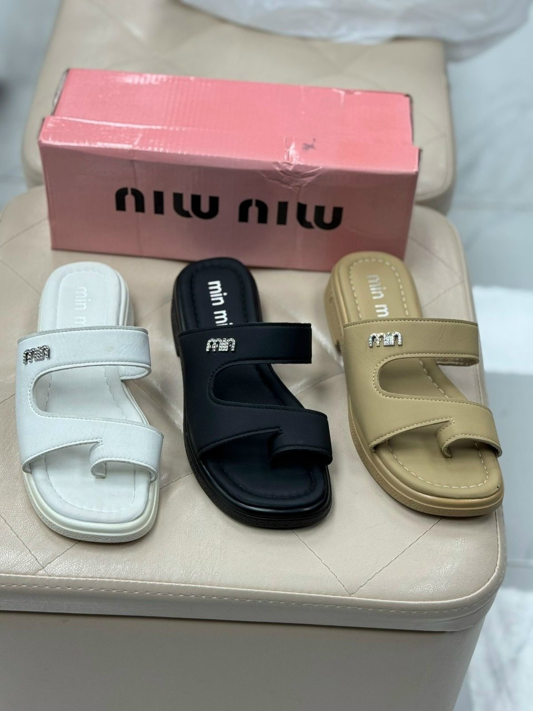 шлепанцы женские,шлепанцы модные,шлепки миу миу,шлепанцы miu miu,женские шлепки