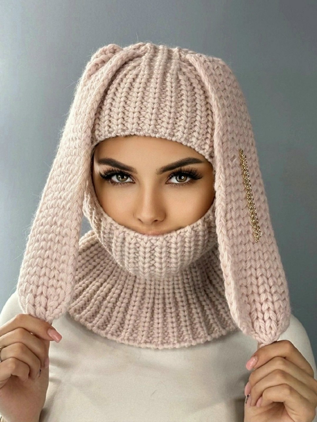 балаклава зайка вязаная,балаклава женская с ушками зайки вязаная,балаклава зайка,вязаная балаклава,балаклава с ушками зайца вязаная