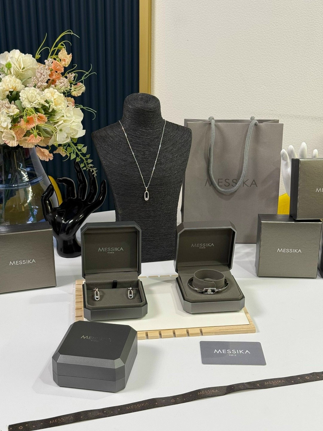 коробка для украшений,упаковка для украшений,серьги messika,колье messika,ювелирные украшения