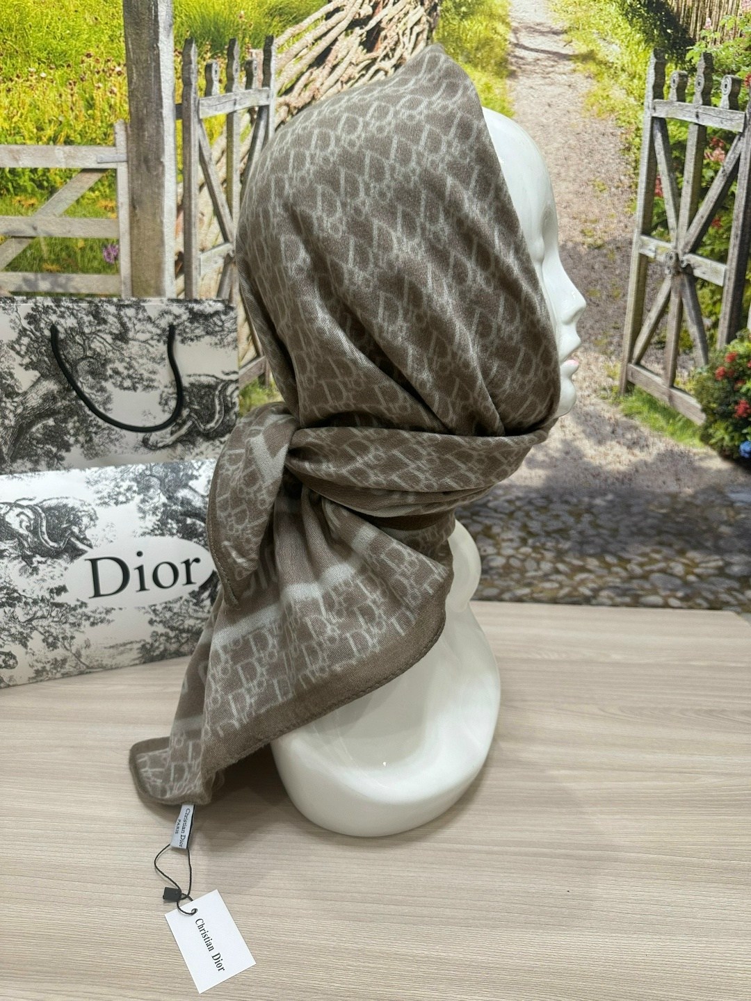 платок dior,платки диор,платок кристиан диор шелковый,платок dior из шелка,женские платки