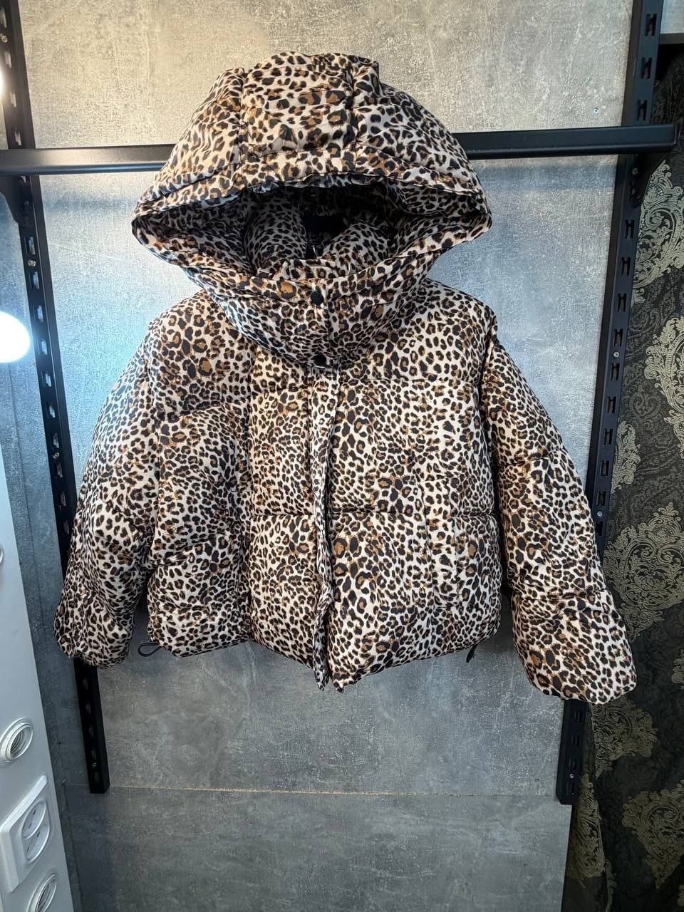 куртка леопардовая,куртка с леопардовым принтом,леопардовая женская куртка,монклер леопардовый пуховик,женская зимняя куртка леопардовая