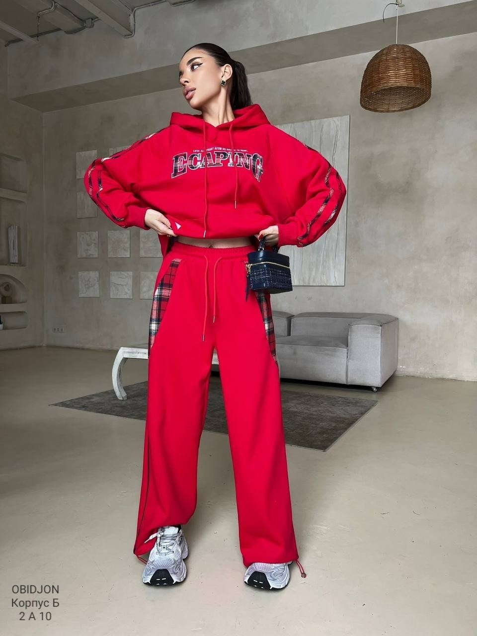 женский красный костюм miu miu,костюм спортивный,костюм спортивный женский,красный женский костюм,женские костюмы