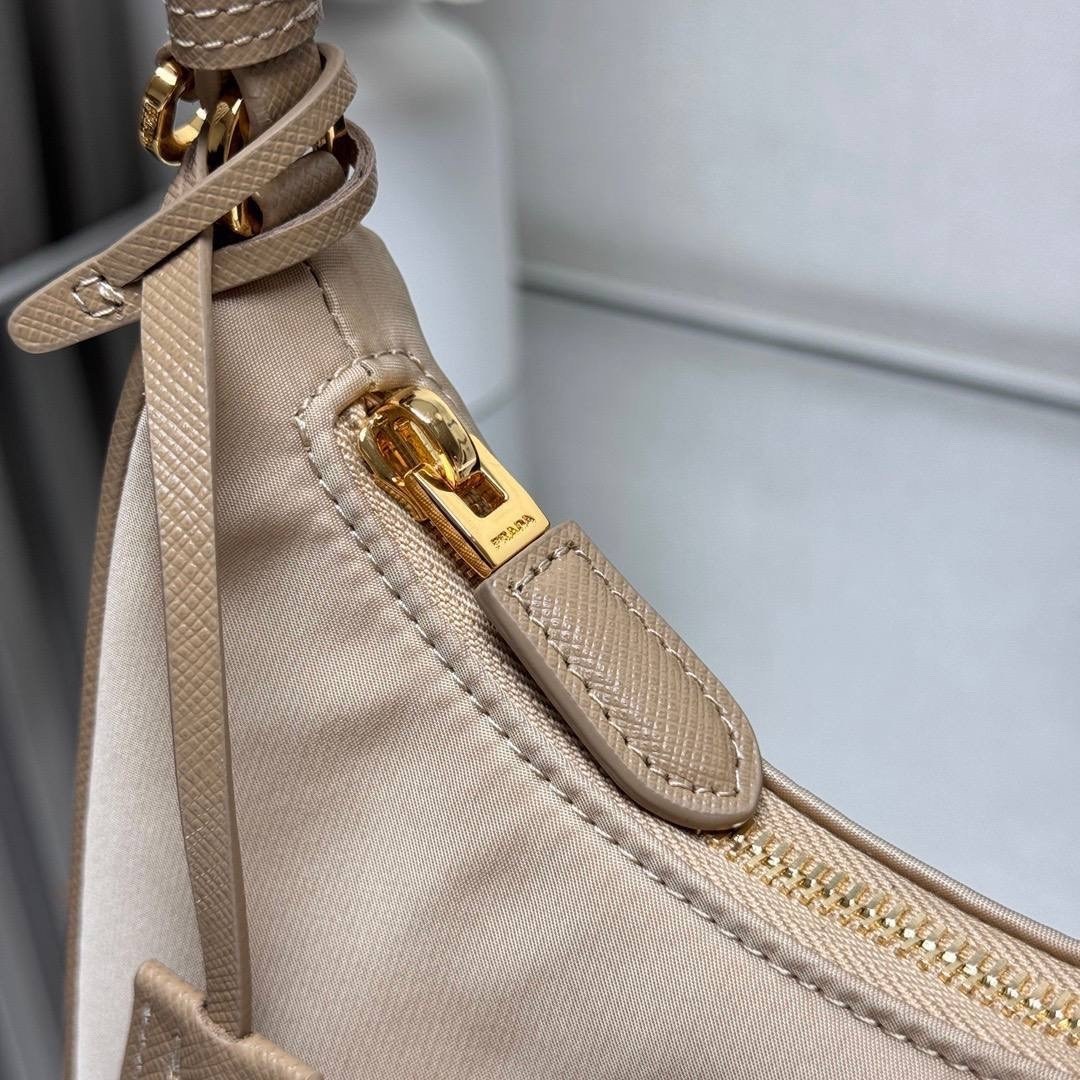 женская сумка prada,сумка на плечо prada prada,prada сумка на плечо,prada сумка,prada сумка багет