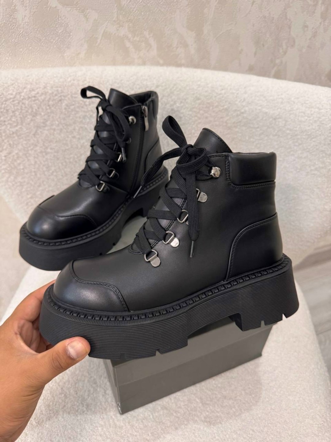 ,ботинки женские,ботинки,ботинки модные,зимние ботинки фенди