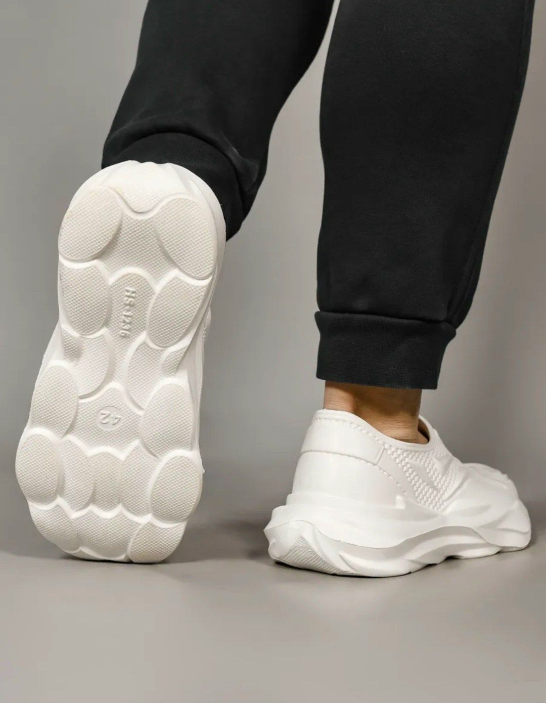 кроссовки,спортивные кроссовки,кроссовки модные,спортивная ,массивные кроссовки