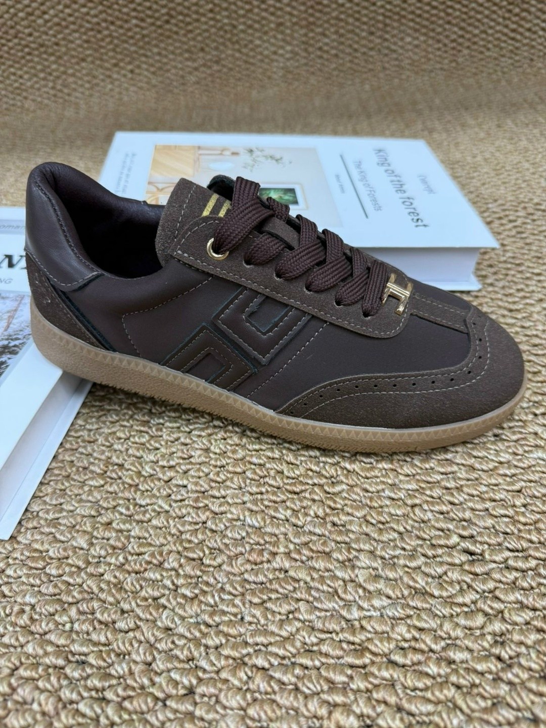 ,кроссовки бордовые,бордовые кеды,кроссовки женские бордовые кожаные,замшевые кеды