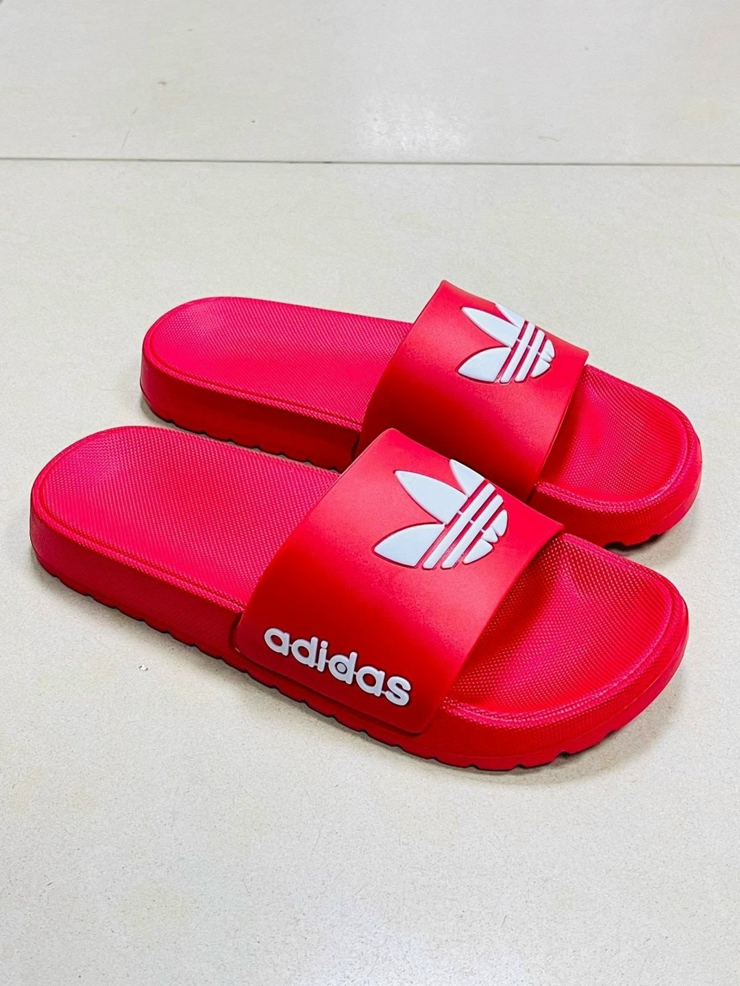 шлепанцы модные,летние шлепанцы,,женские шлепки,шлепанцы adidas