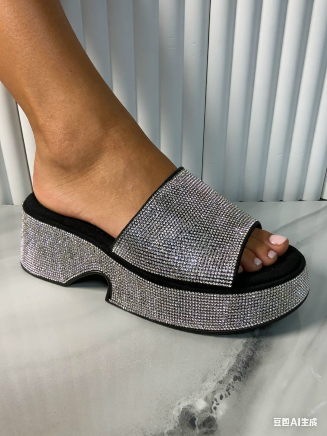 женские шлепанцы,,шлепанцы со стразами,шлепки женские,шлепки со стразами