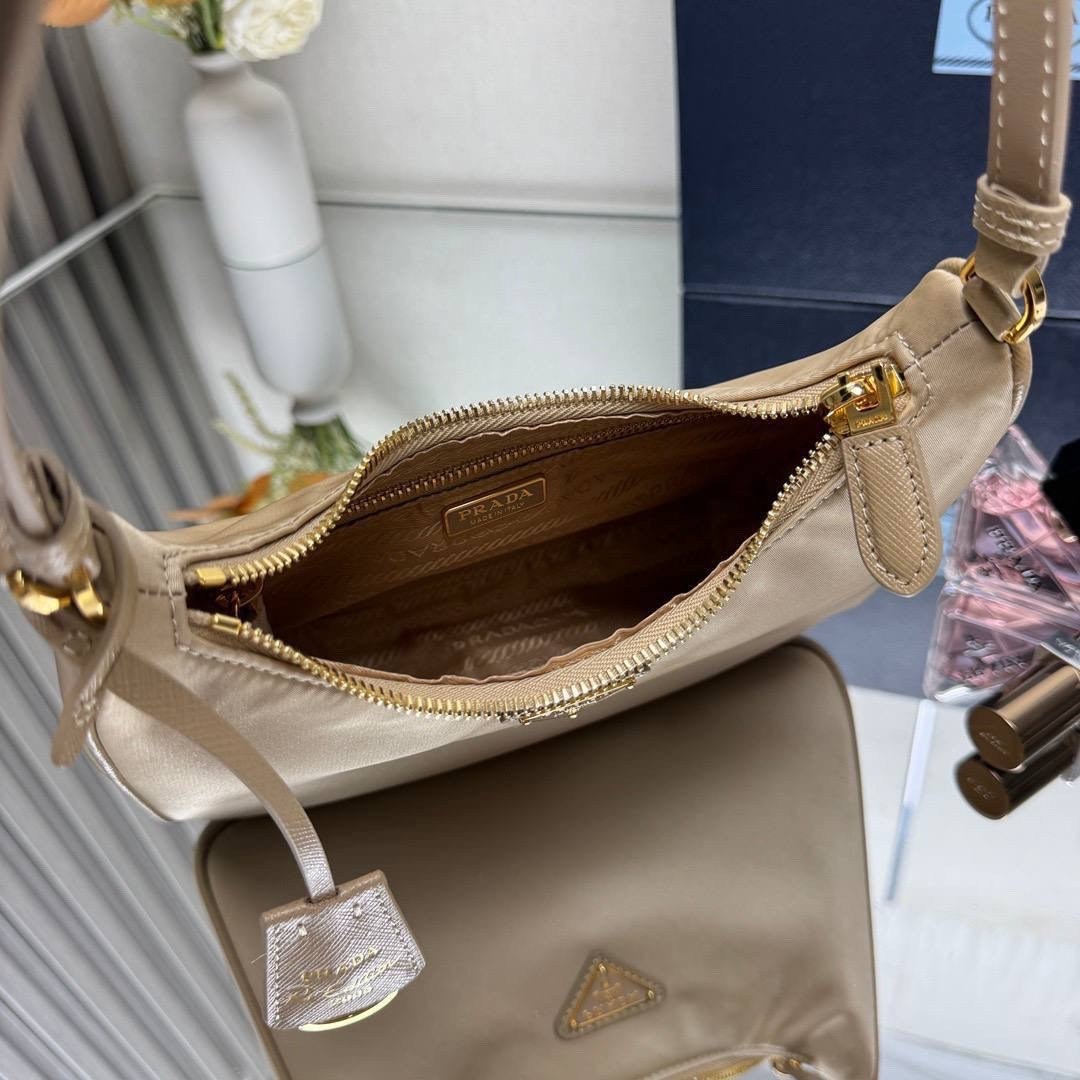 женская сумка prada,сумка на плечо prada prada,prada сумка на плечо,prada сумка,prada сумка багет