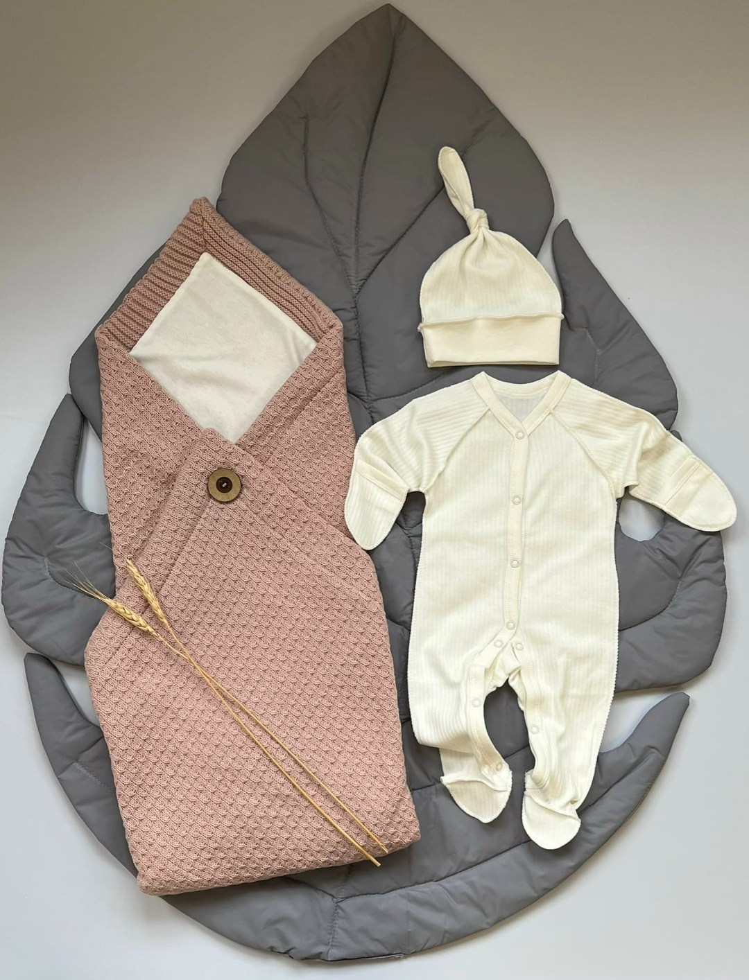 комплект на выписку вязаный,комплект на выписку ямамочка новорожденные,комплект на выписку для новорожденного,комплект на выписку и прогулки " hugge" 5 предметов цвет: молочный,комплект на выписку яма