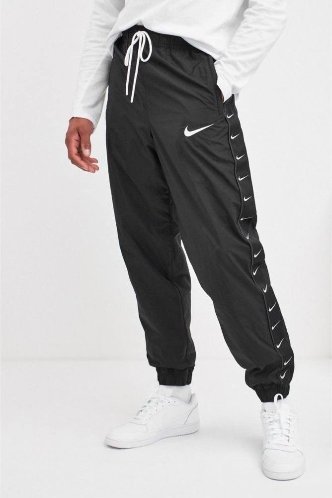 мужские спортивные штаны nike,спортивные штаны nike,nike sportswear swoosh woven pants black,брюки спортивные nike,брюки спортивные nike sportsweare swoosh men's woven pants цвет: черный